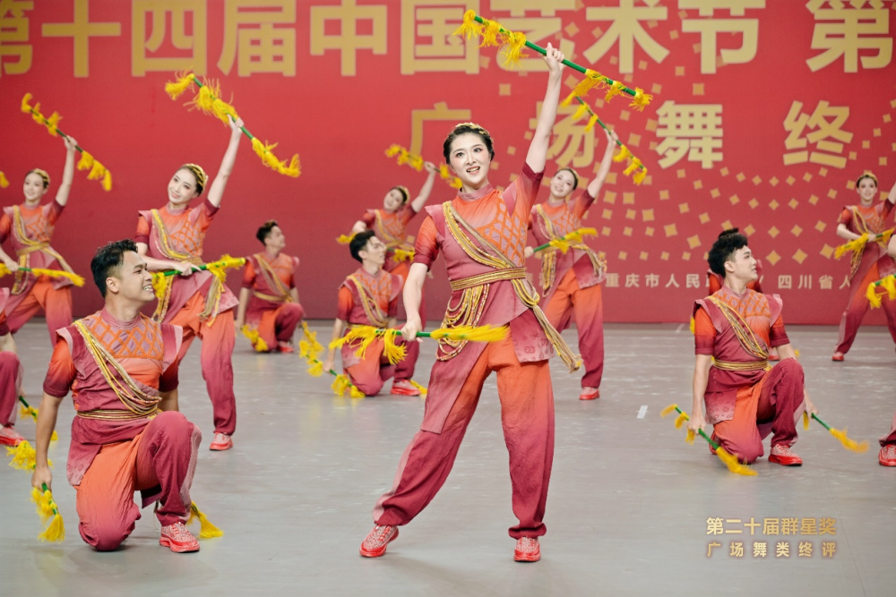 各地的风土人情都在这里了！群星奖广场舞终评在渝开启.png
